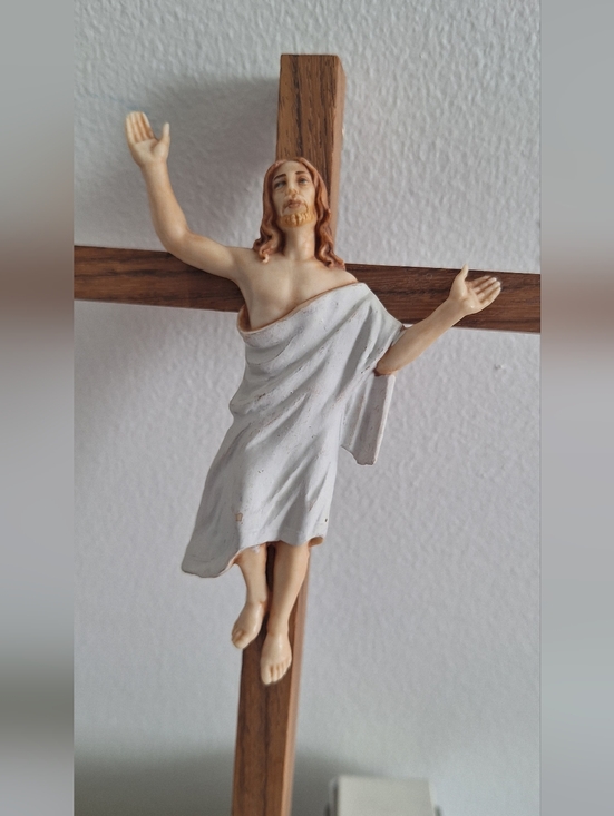 resurrected Jesus - Picture 5 of 13